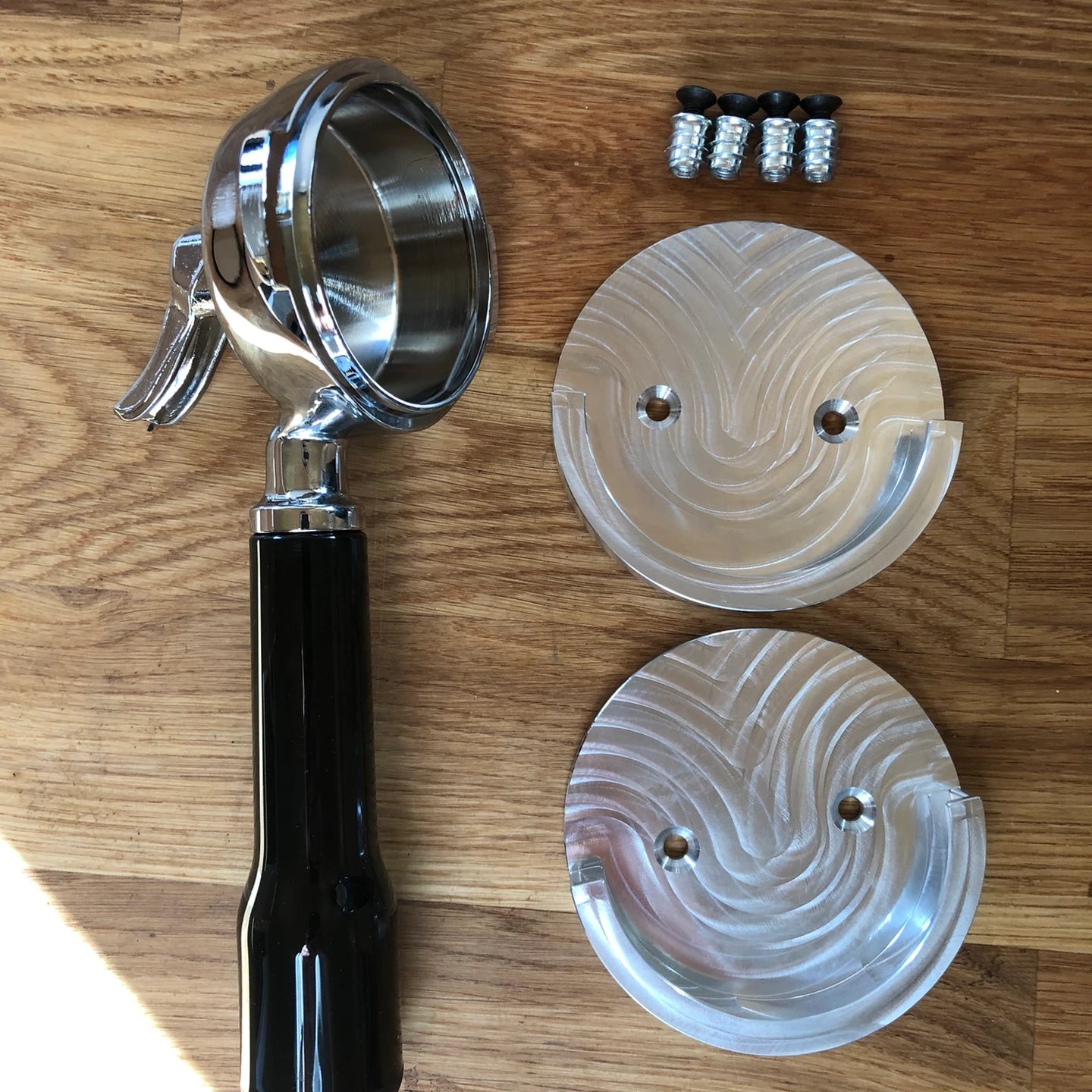 Befestigungsmaterial für eine Wandhalterung