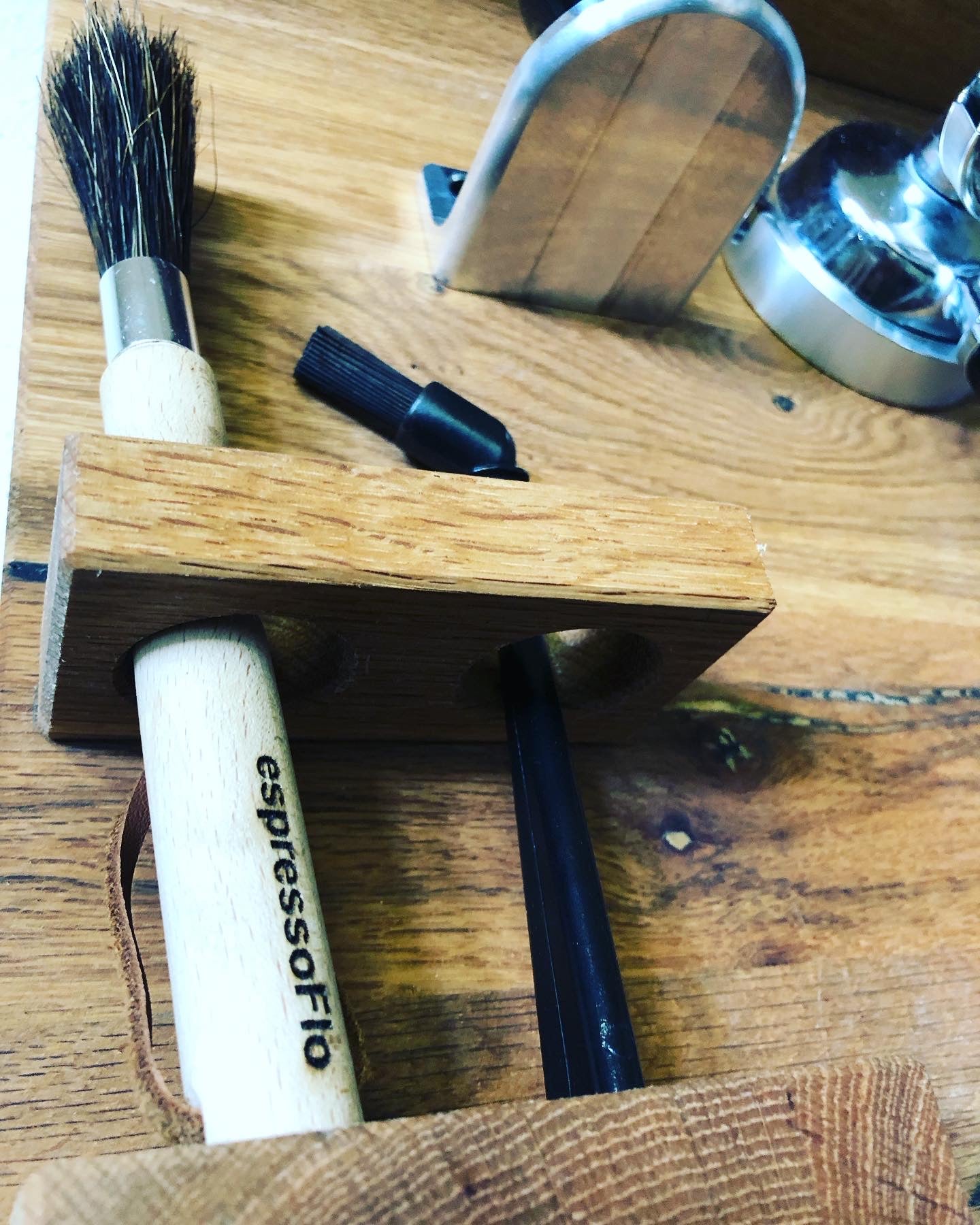 Wandboard für die Lagerung von Siebträger- und Espressozubehör