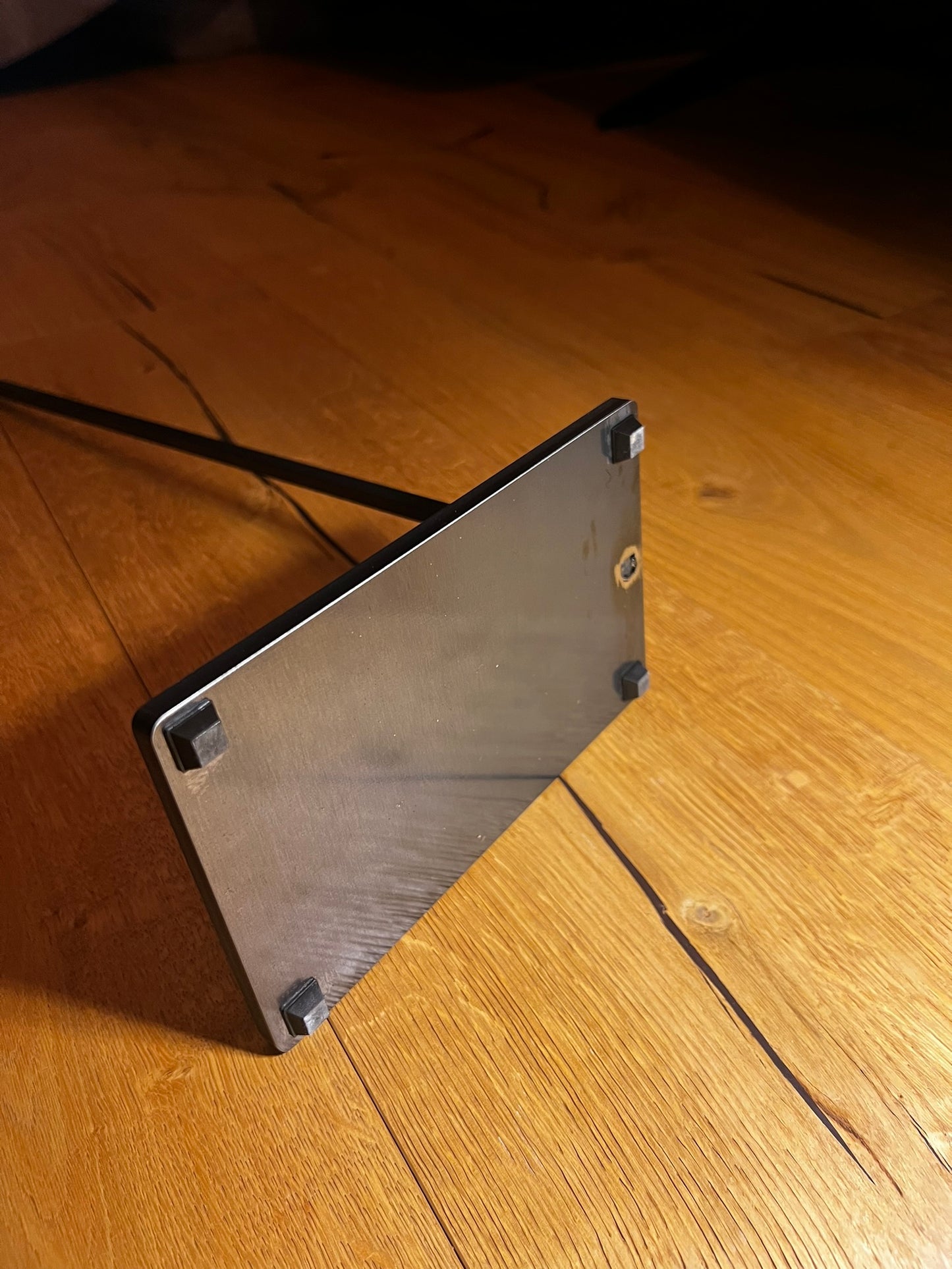 Kaminholzkorb und Kaminbesteck