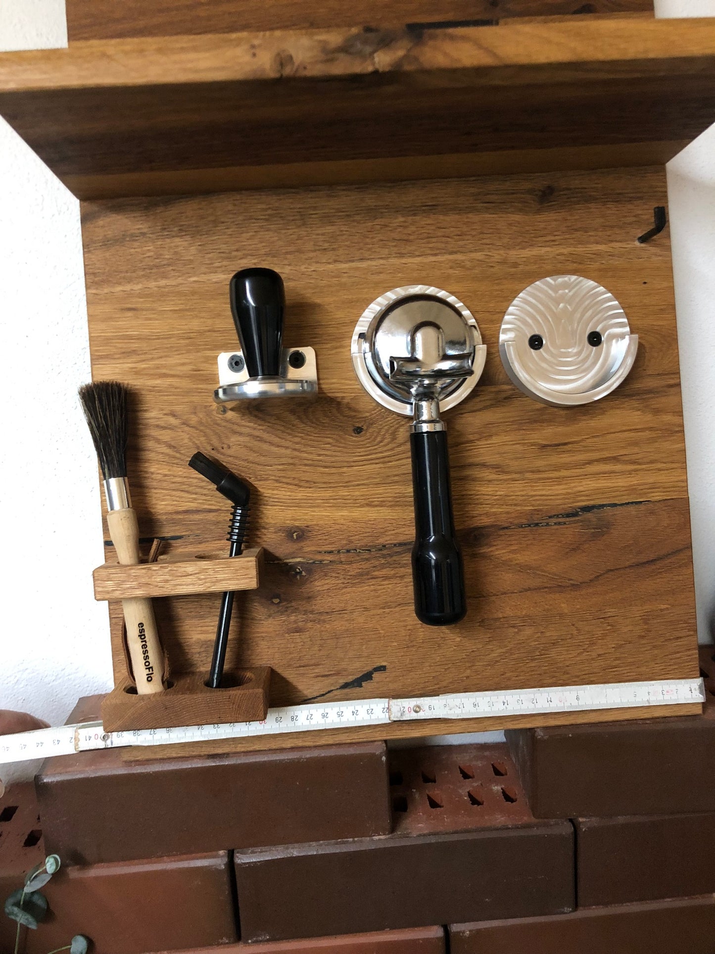 Wandboard für die Lagerung von Siebträger- und Espressozubehör