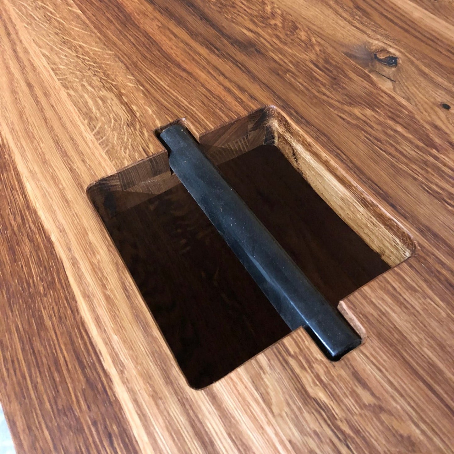 Baristatisch seitlich offen