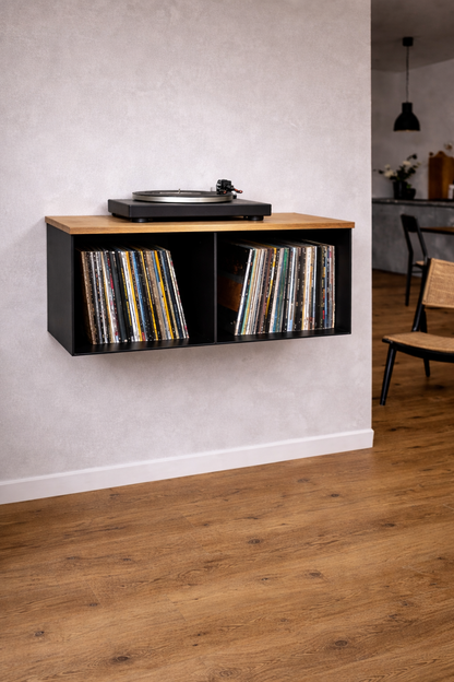 Hängendes Stahlregal mit Eichenplatte als Vinyl-Konsole für Plattenspieler und Schallplatten