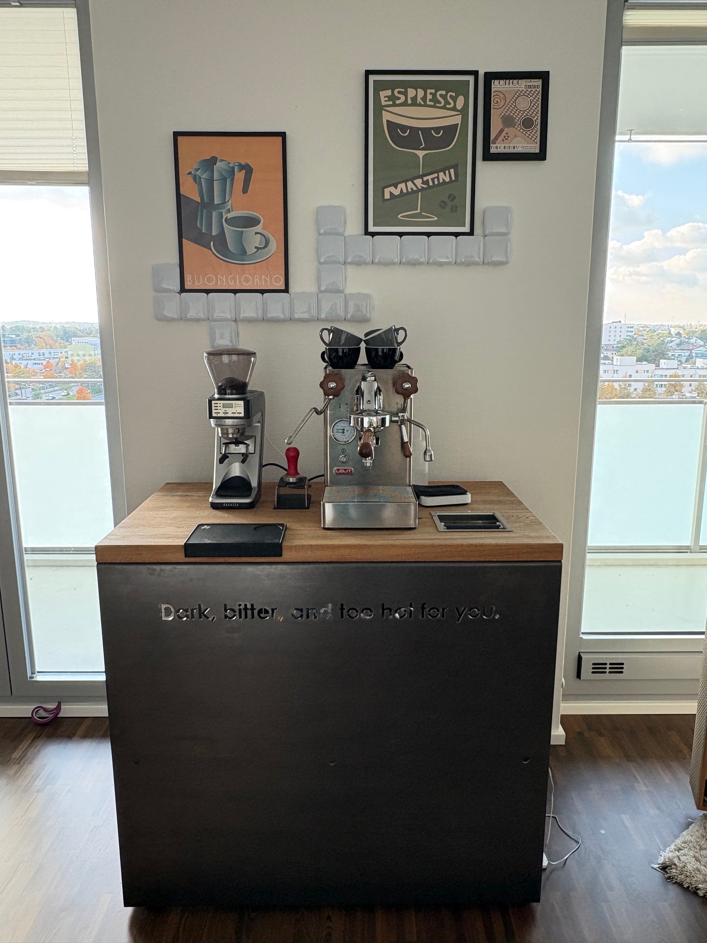 Baristatisch seitlich offen