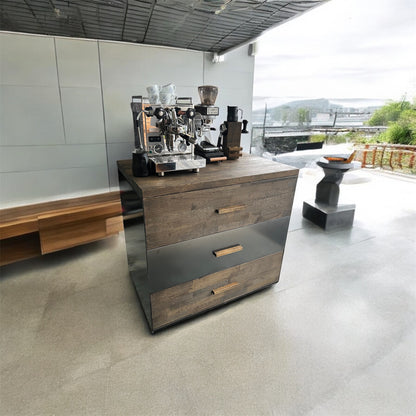 Barista-Sideboard aus Schwarzstahl und dunkler Eiche mit drei Schubladen und Siebträgermaschine