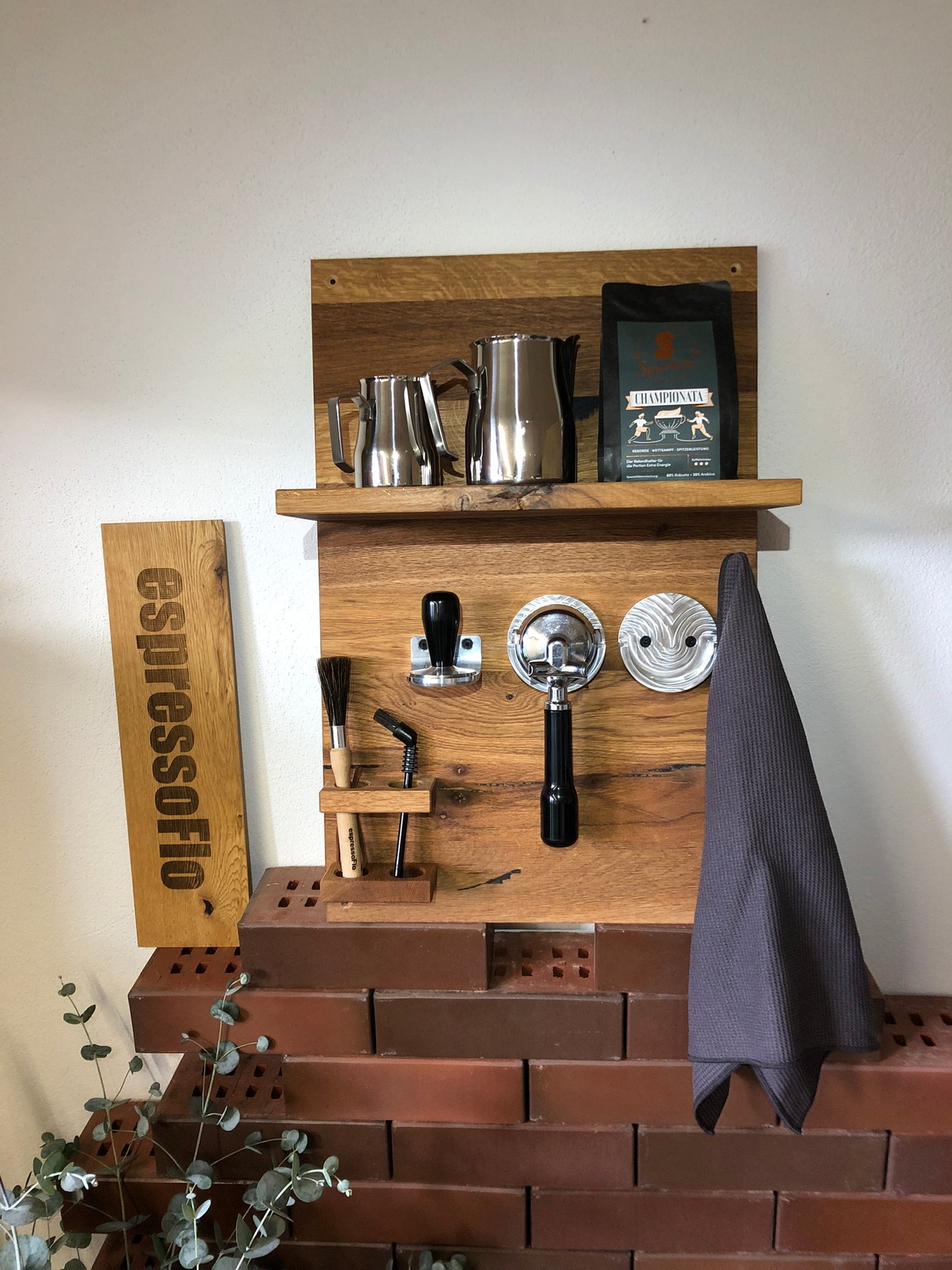 Wandboard Eiche für Siebträger- und Espressozubehör, Espressobar